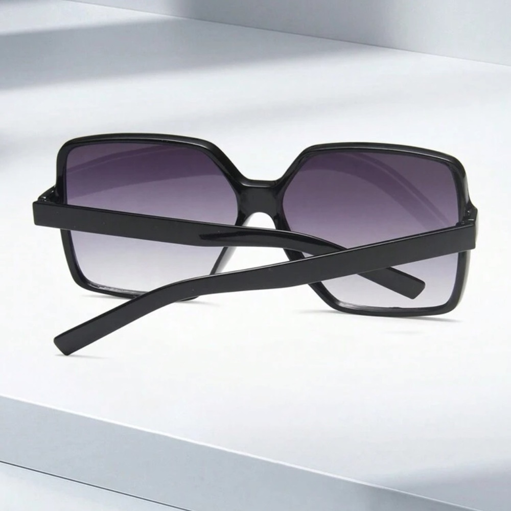 New black sunglasses - Picture 3 of 4